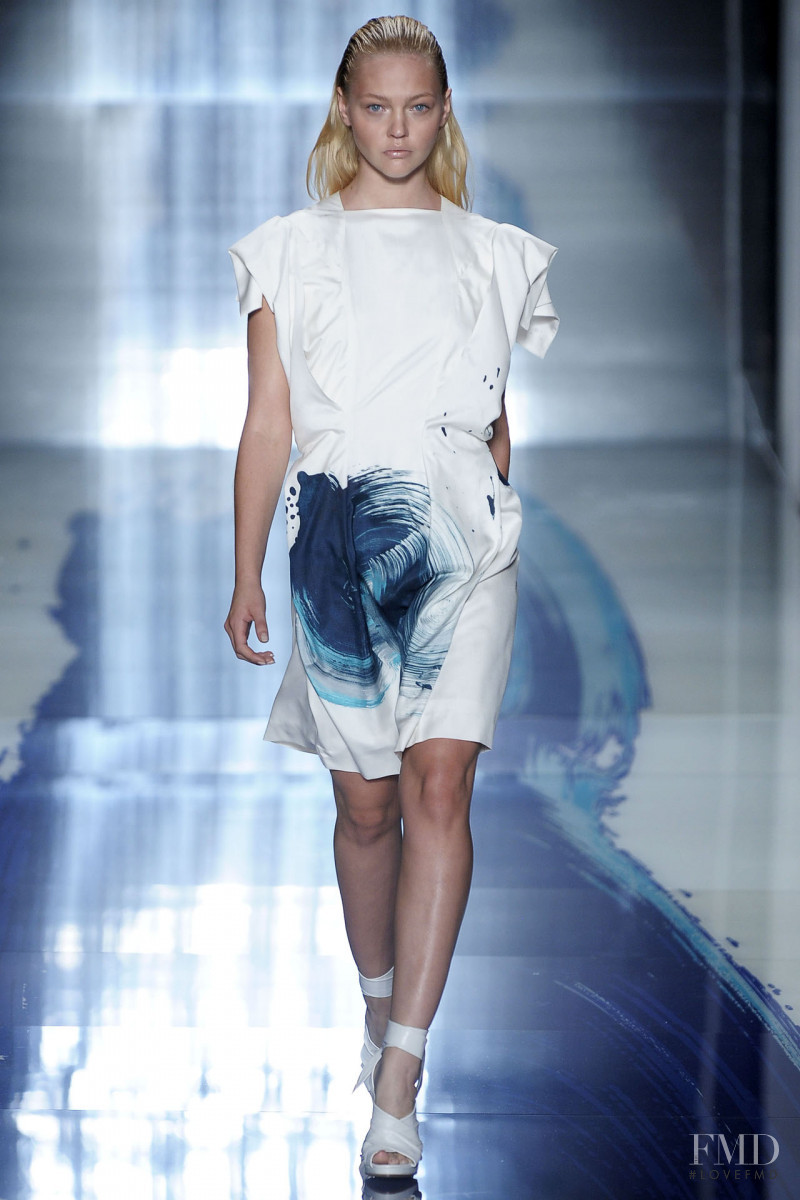 Sasha Pivovarova featured in  the Pringle of Scotland fashion show for Spring/Summer 2009