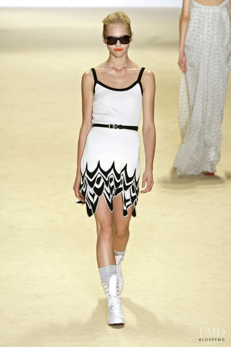 Sasha Pivovarova featured in  the Temperley London fashion show for Spring/Summer 2008