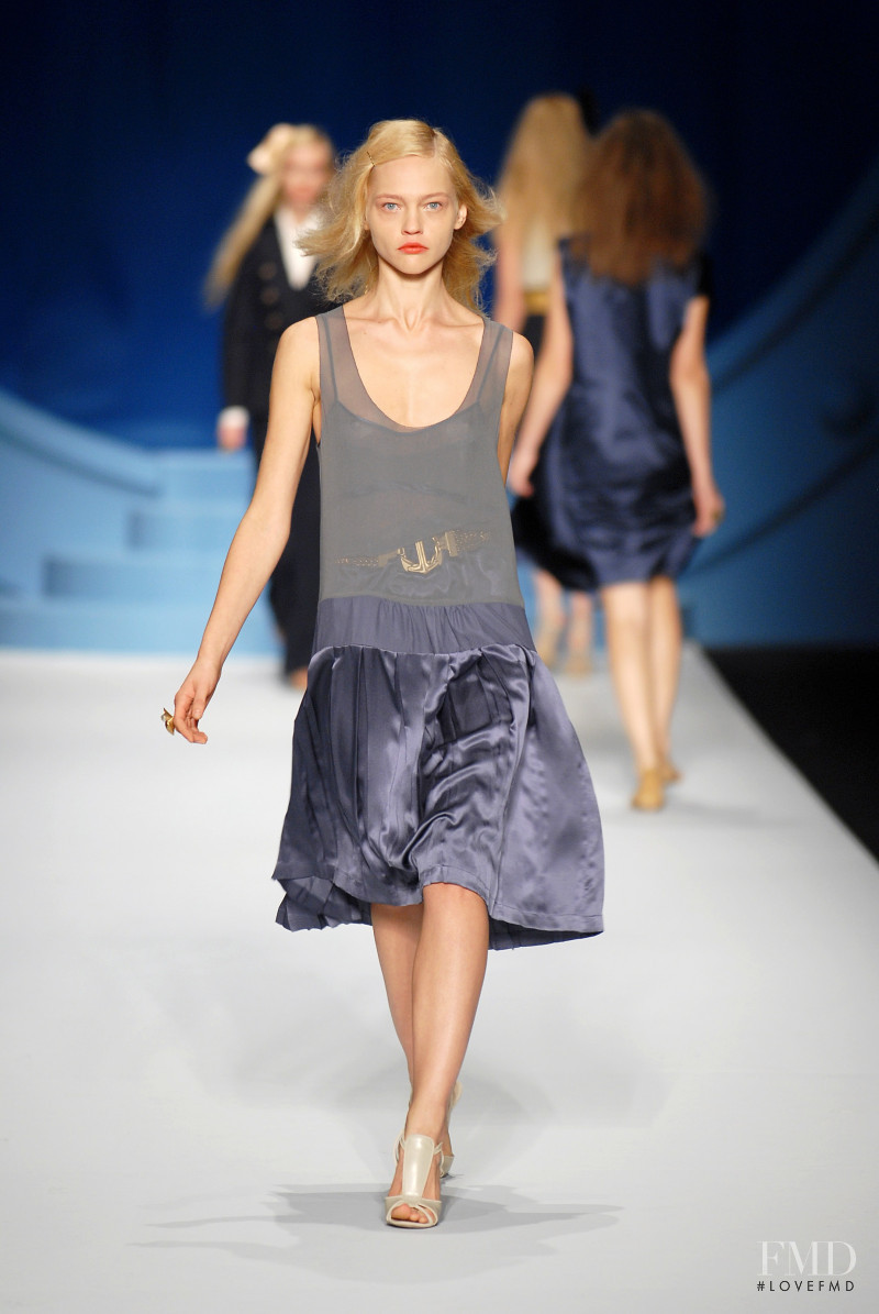 Sasha Pivovarova featured in  the Sportmax fashion show for Spring/Summer 2008