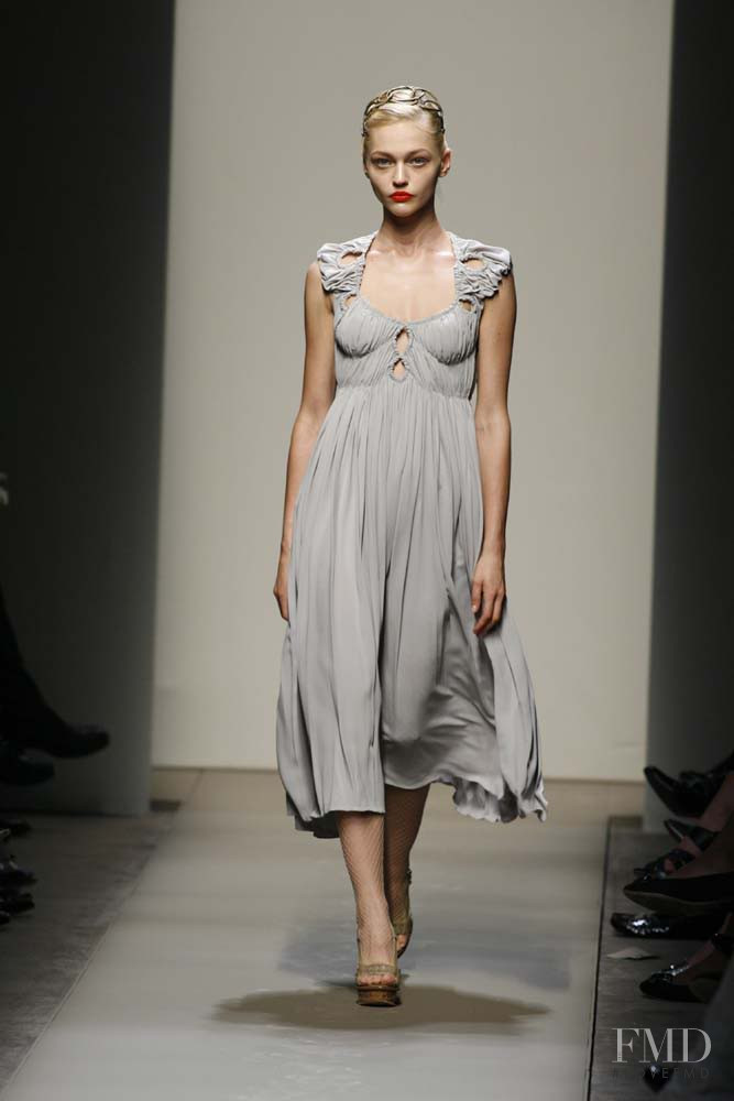 Sasha Pivovarova featured in  the Bottega Veneta fashion show for Spring/Summer 2008
