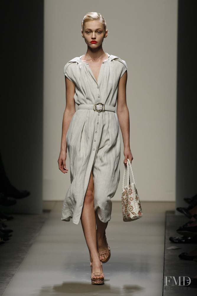 Sasha Pivovarova featured in  the Bottega Veneta fashion show for Spring/Summer 2008