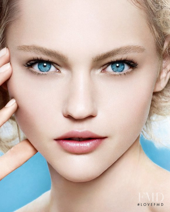 Sasha Pivovarova featured in  the Biotherm White D-Tox advertisement for Spring/Summer 2010