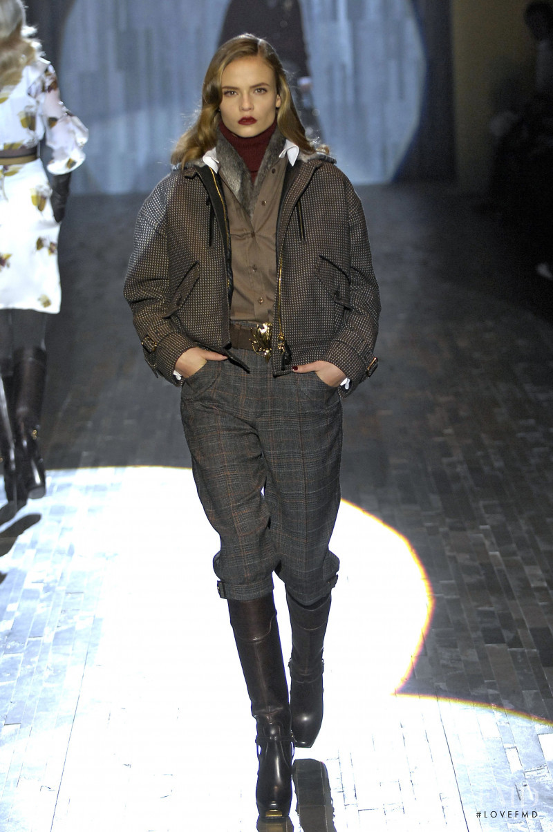 Natasha Poly featured in  the Gucci fashion show for Autumn/Winter 2007