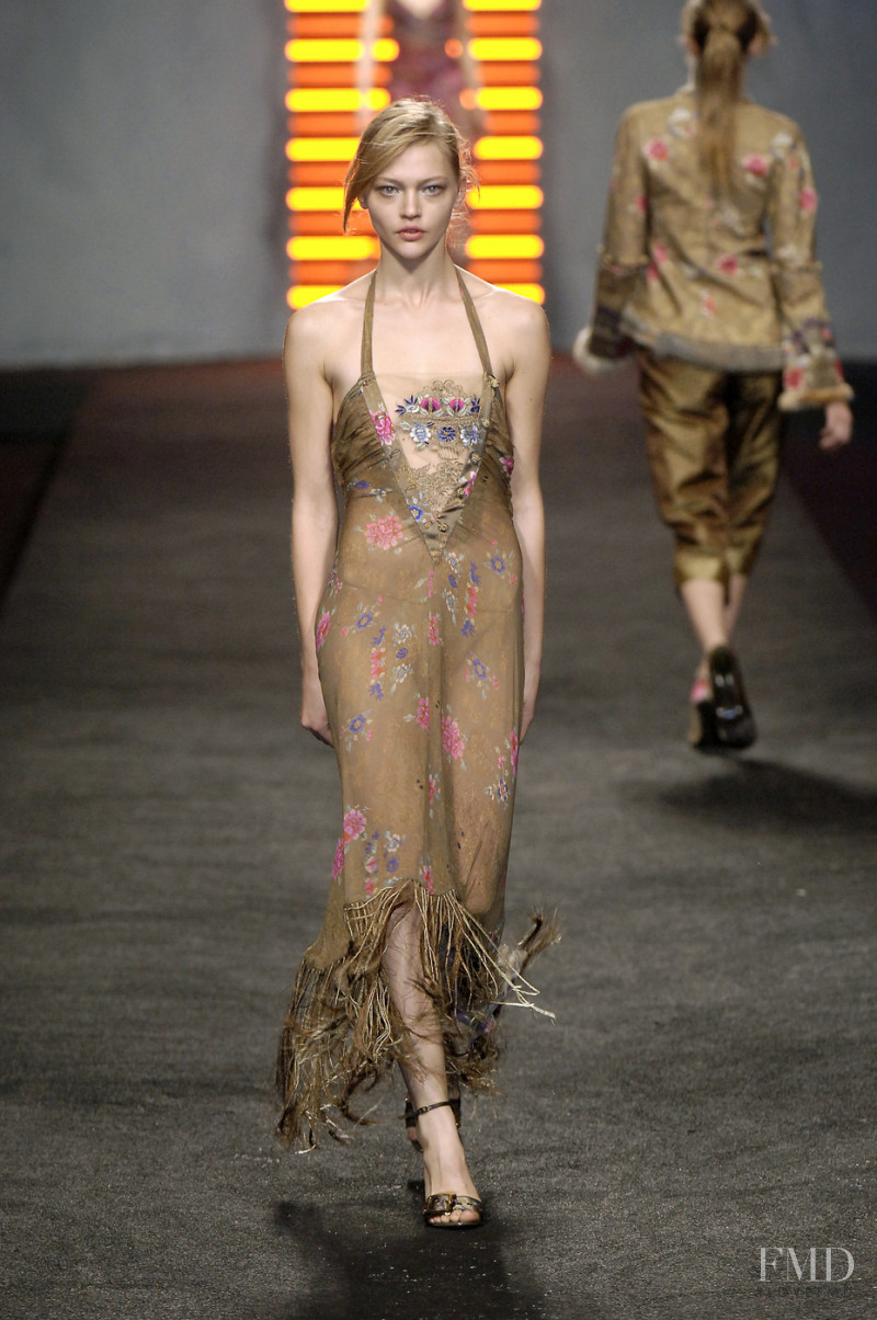 Sasha Pivovarova featured in  the Iceberg fashion show for Autumn/Winter 2006