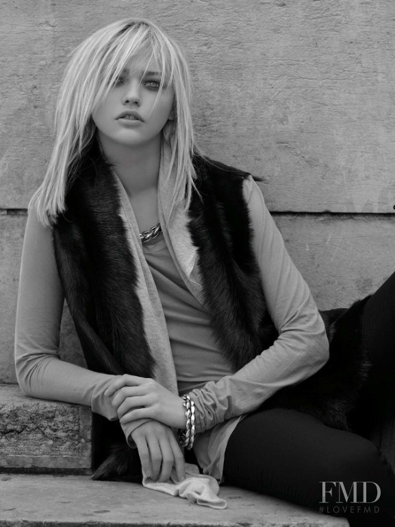 Sasha Pivovarova featured in  the Zara advertisement for Autumn/Winter 2008