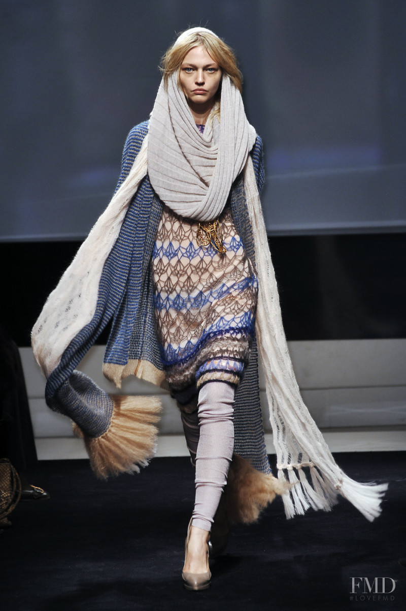Sasha Pivovarova featured in  the Missoni fashion show for Autumn/Winter 2009