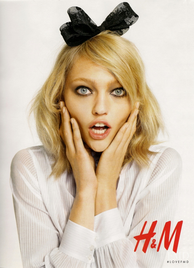 Sasha Pivovarova featured in  the H&M advertisement for Fall 2009