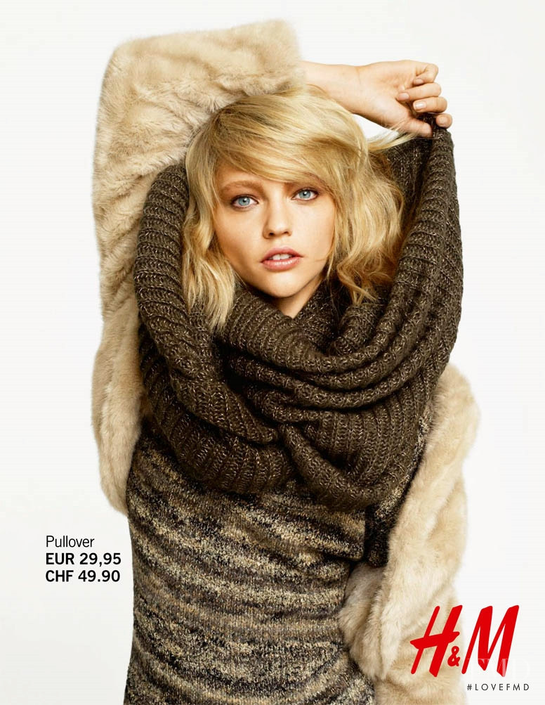 Sasha Pivovarova featured in  the H&M advertisement for Fall 2009