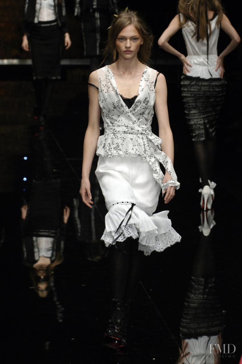 Sasha Pivovarova featured in  the Dolce & Gabbana Alta Moda fashion show for Spring/Summer 2006