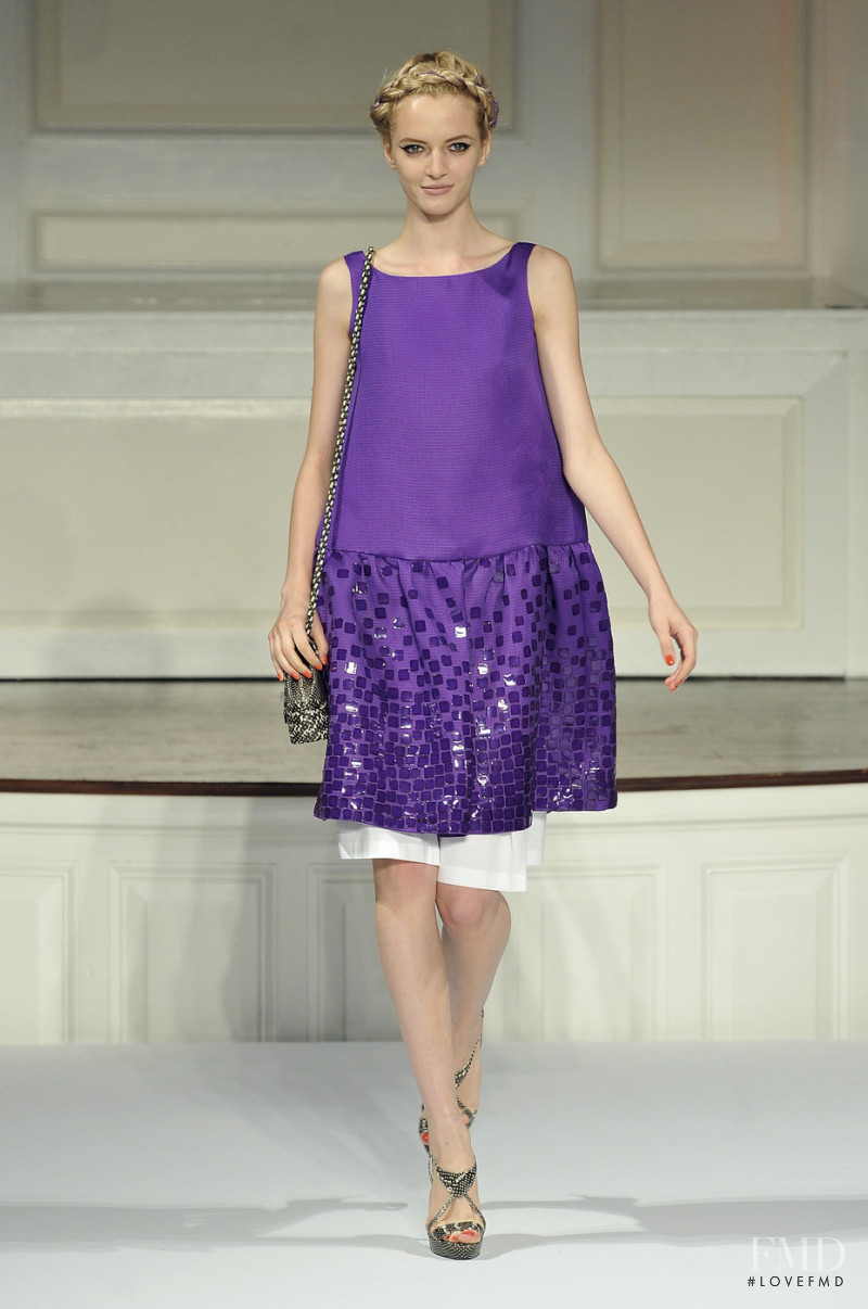Daria Strokous featured in  the Oscar de la Renta fashion show for Spring/Summer 2010