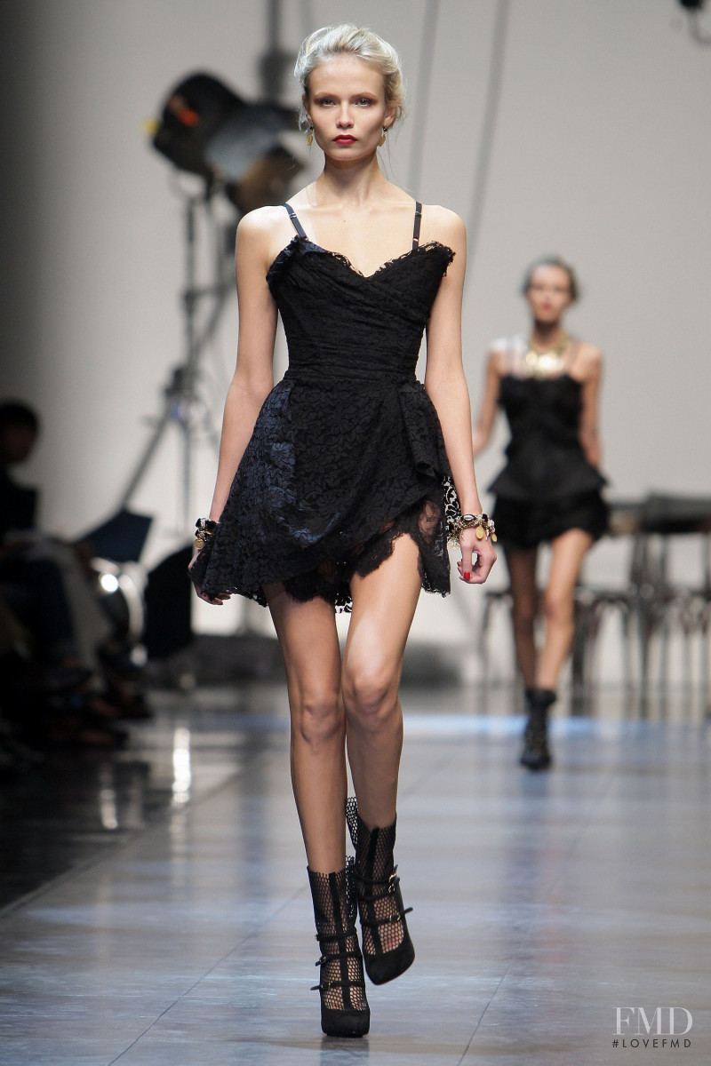 Natasha Poly featured in  the Dolce & Gabbana fashion show for Spring/Summer 2010
