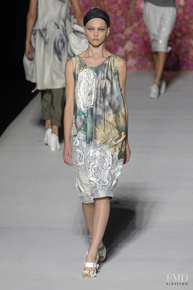 Sasha Pivovarova featured in  the Dries van Noten fashion show for Spring/Summer 2007