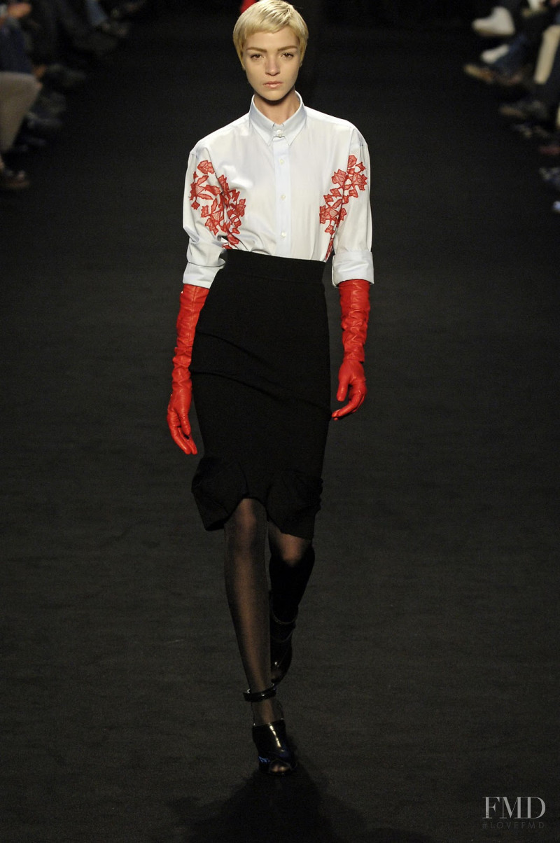 Mariacarla Boscono featured in  the Givenchy fashion show for Autumn/Winter 2006