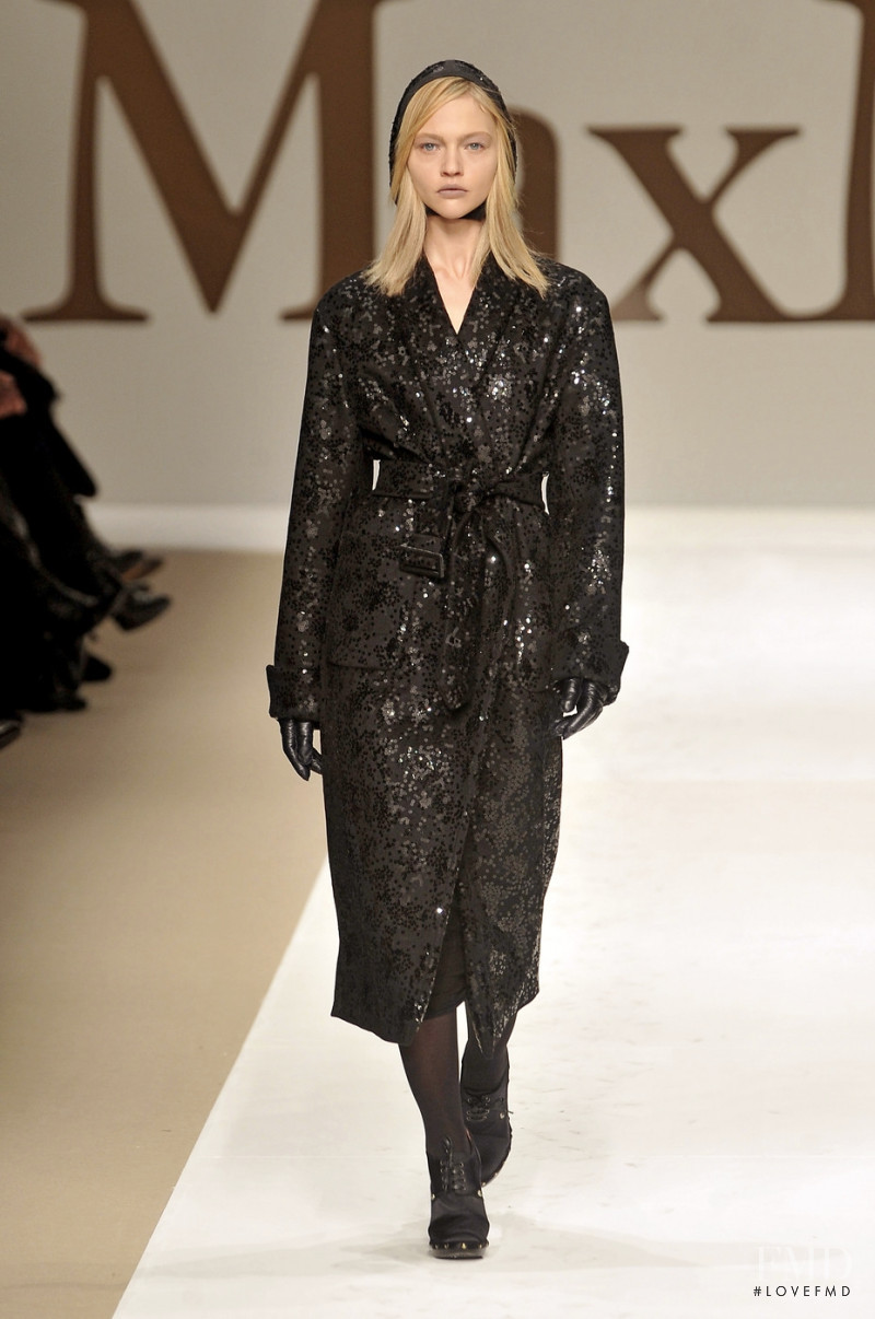 Sasha Pivovarova featured in  the Max Mara fashion show for Autumn/Winter 2009