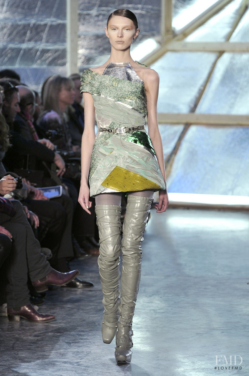 Olga Sherer featured in  the Rodarte fashion show for Autumn/Winter 2009