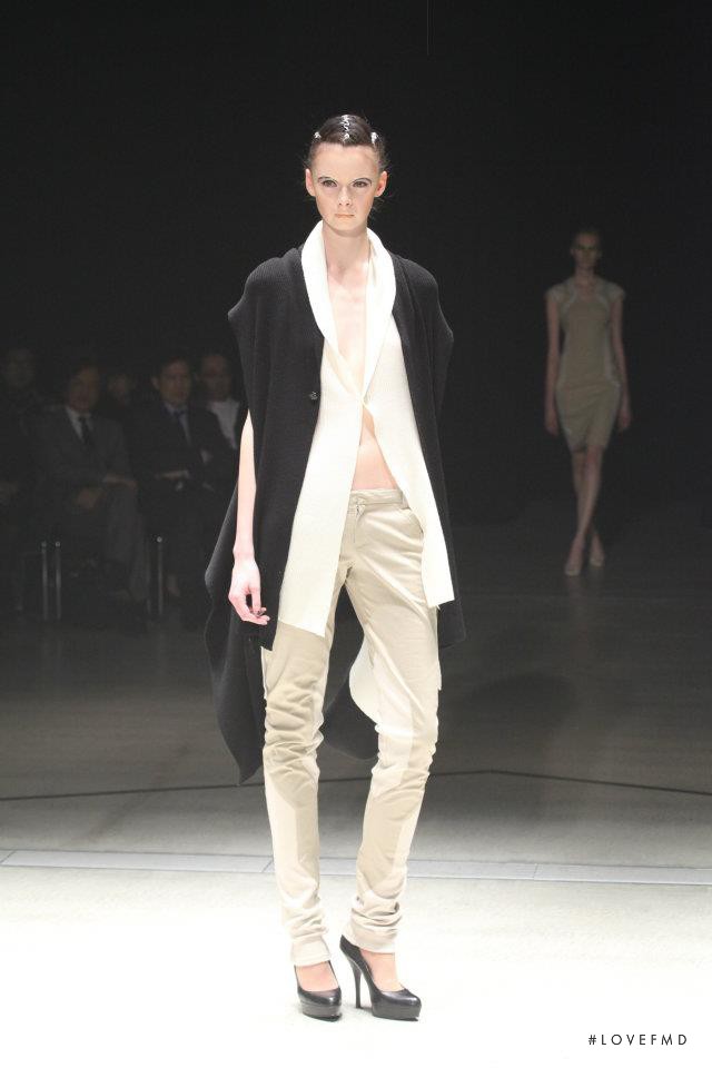 Yasutoshi Ezumi fashion show for Autumn/Winter 2012