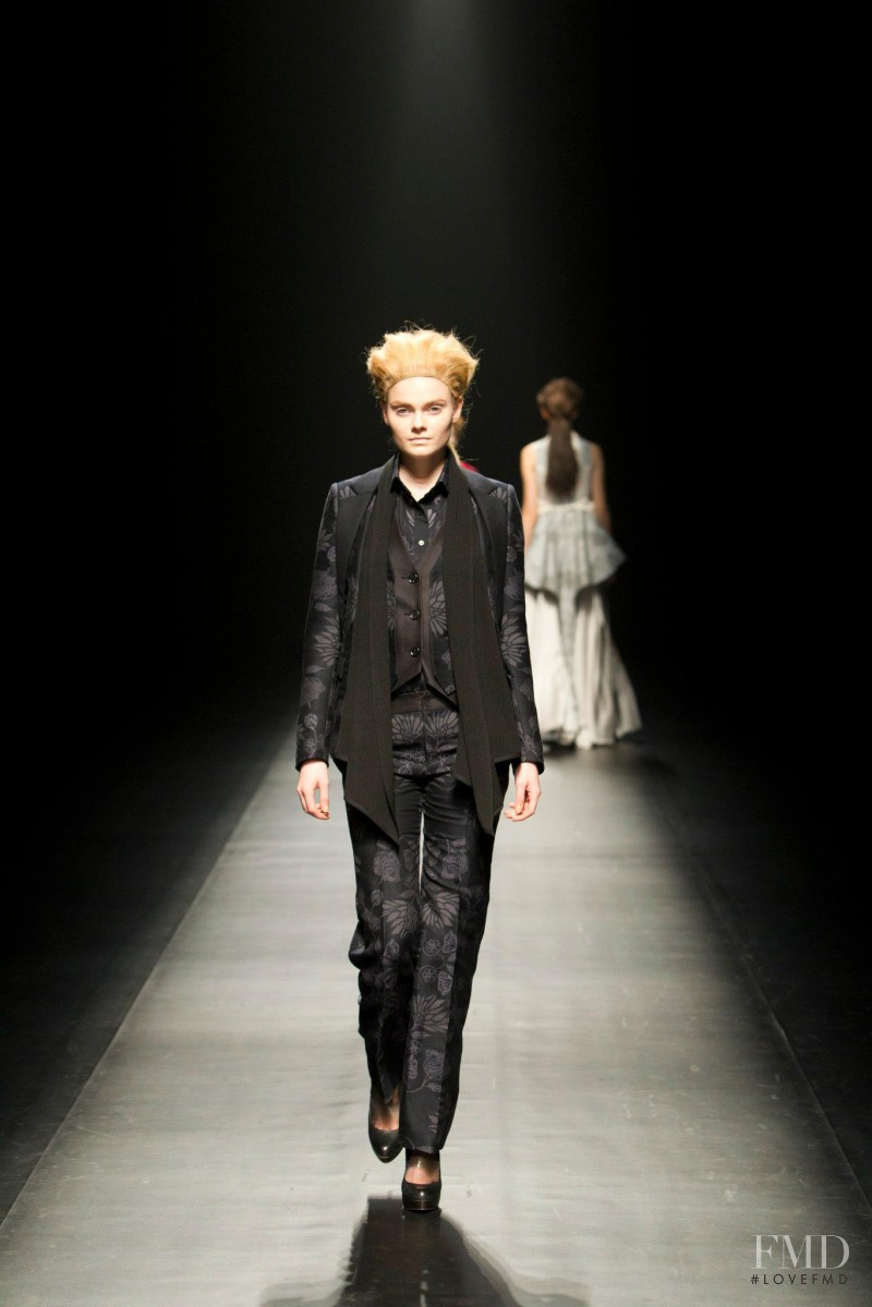 Yasutoshi Ezumi fashion show for Autumn/Winter 2013