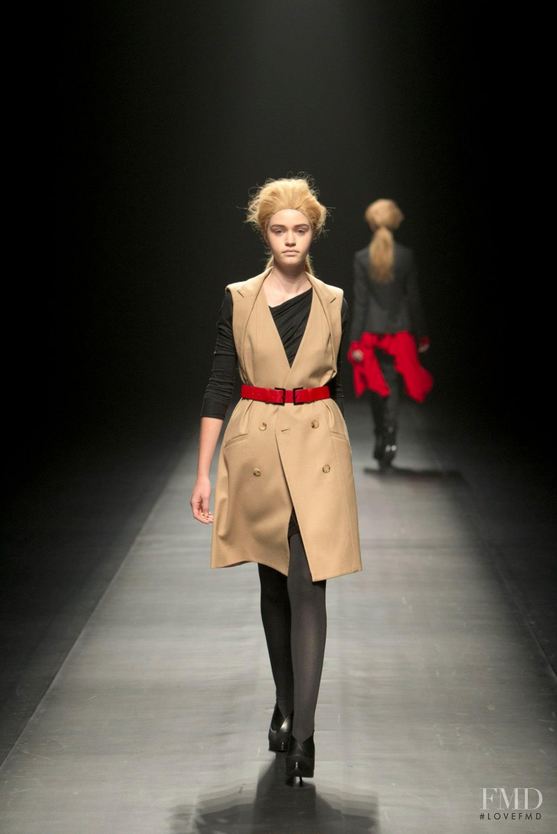 Yasutoshi Ezumi fashion show for Autumn/Winter 2013