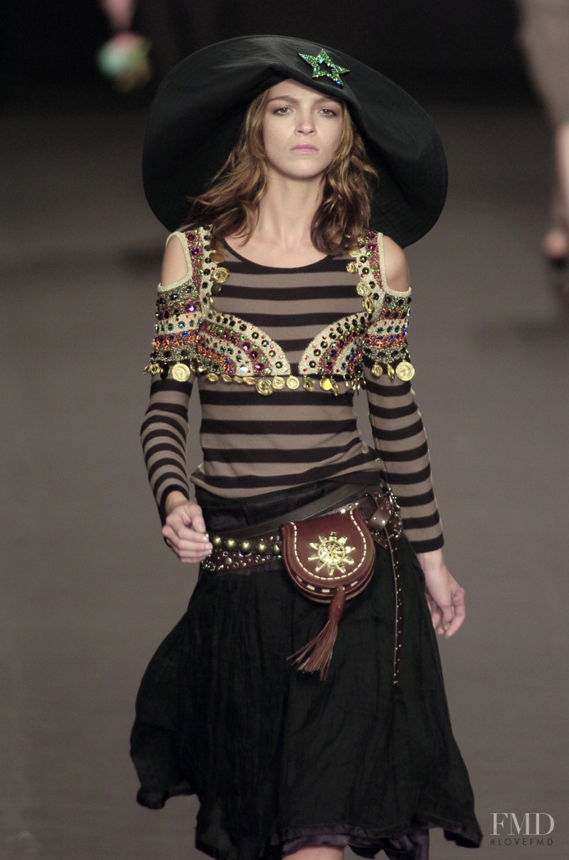 Mariacarla Boscono featured in  the Sonia Rykiel fashion show for Spring/Summer 2005