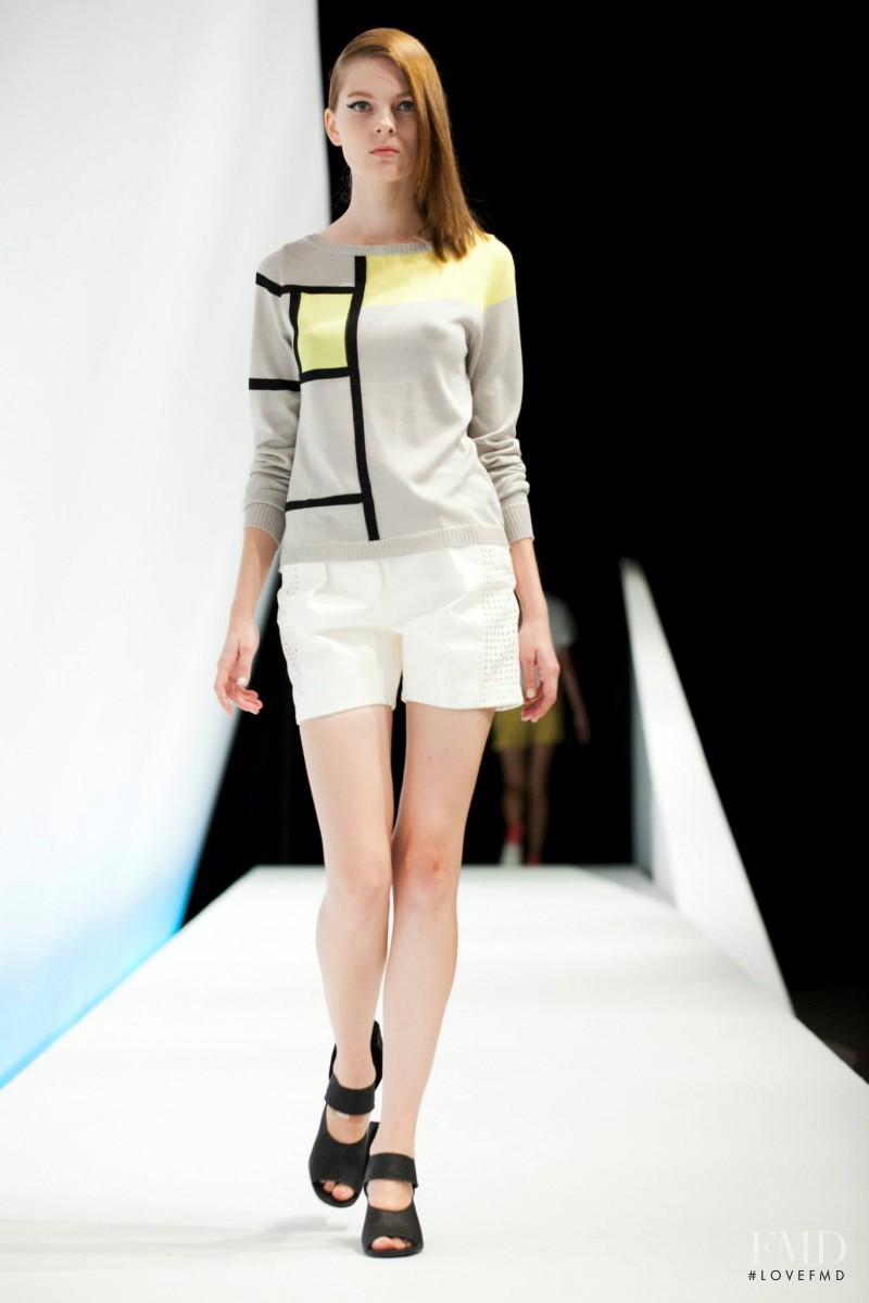 Yasutoshi Ezumi fashion show for Spring/Summer 2014