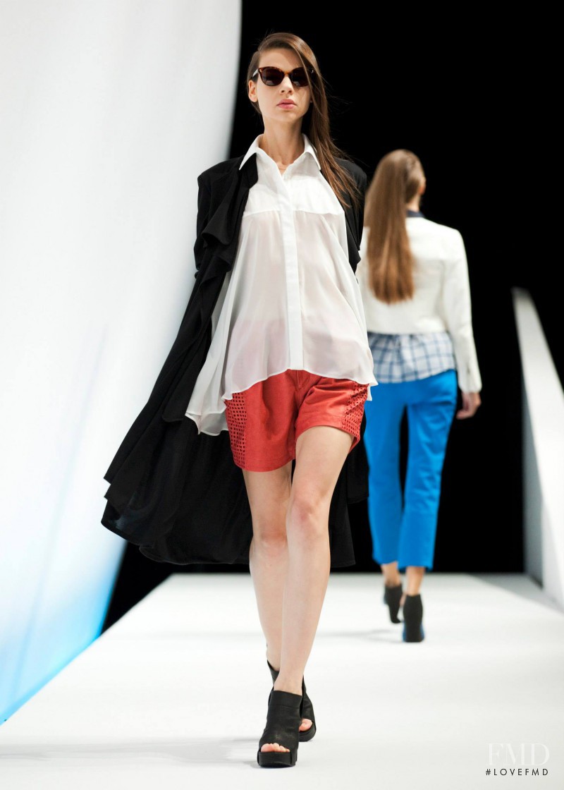 Yasutoshi Ezumi fashion show for Spring/Summer 2014