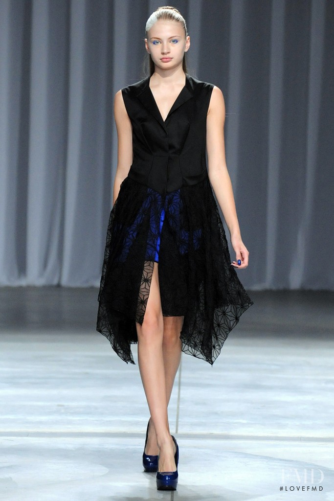 Yasutoshi Ezumi fashion show for Spring/Summer 2013