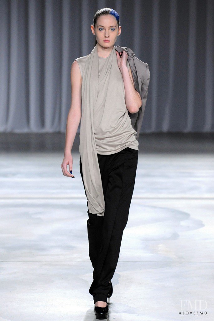 Yasutoshi Ezumi fashion show for Spring/Summer 2013