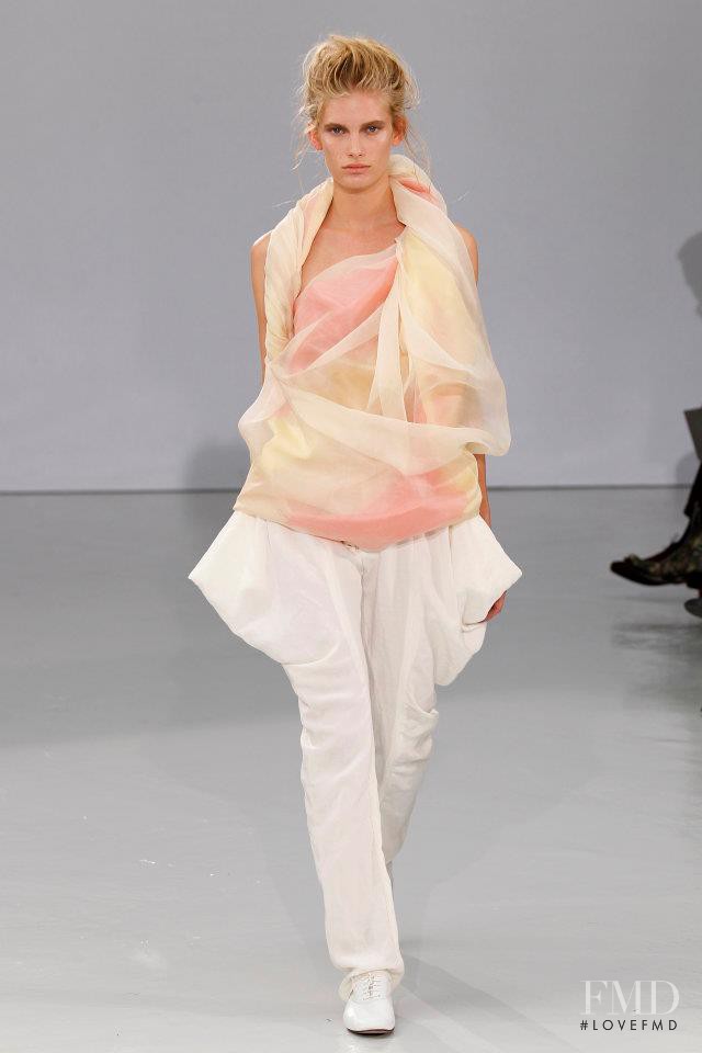 Moon Young Hee fashion show for Spring/Summer 2012