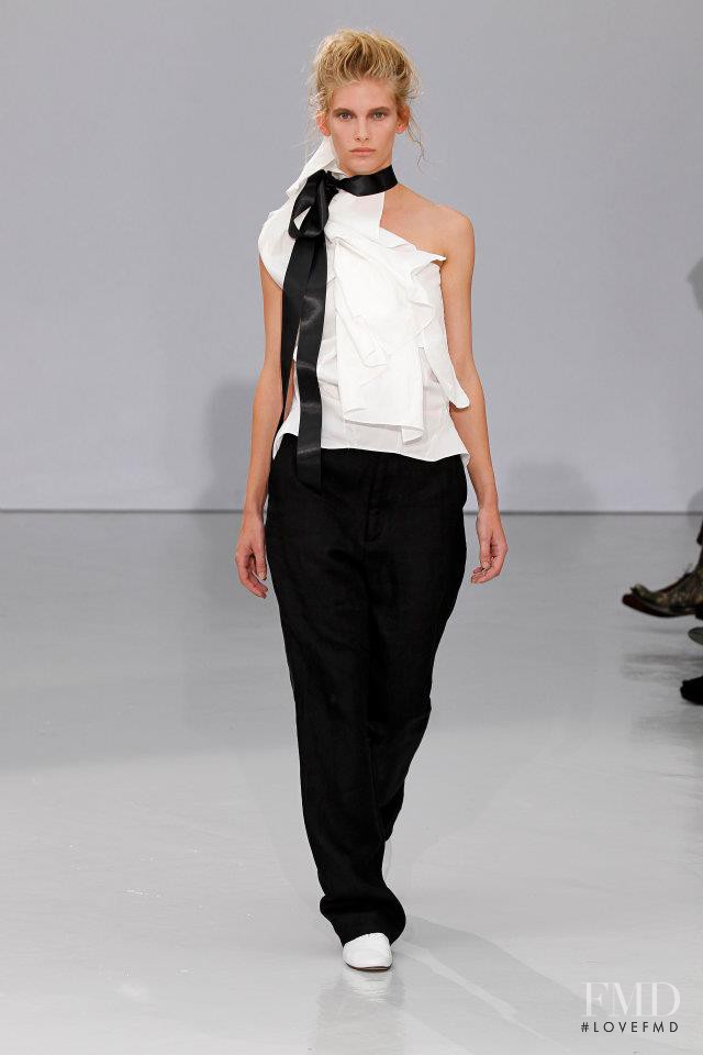 Moon Young Hee fashion show for Spring/Summer 2012