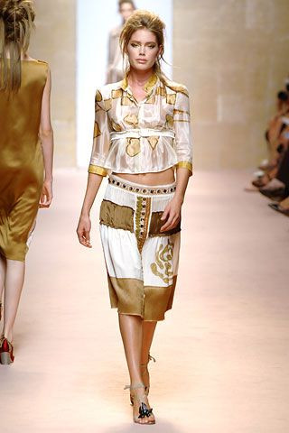 Alberta Ferretti fashion show for Spring/Summer 2006