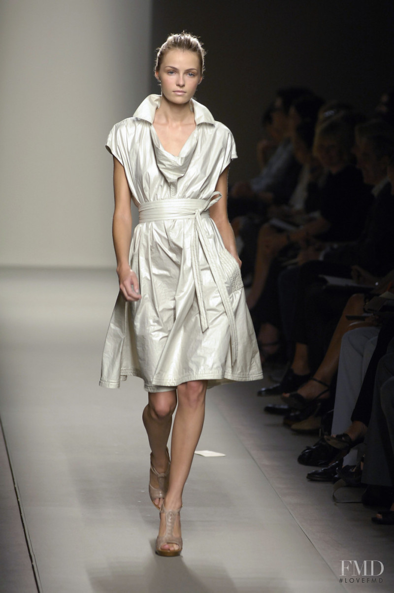 Valentina Zelyaeva featured in  the Bottega Veneta fashion show for Spring/Summer 2007