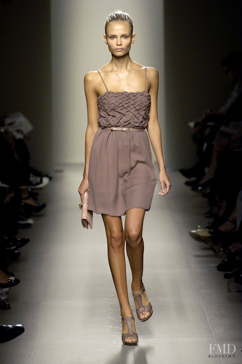 Natasha Poly featured in  the Bottega Veneta fashion show for Spring/Summer 2007