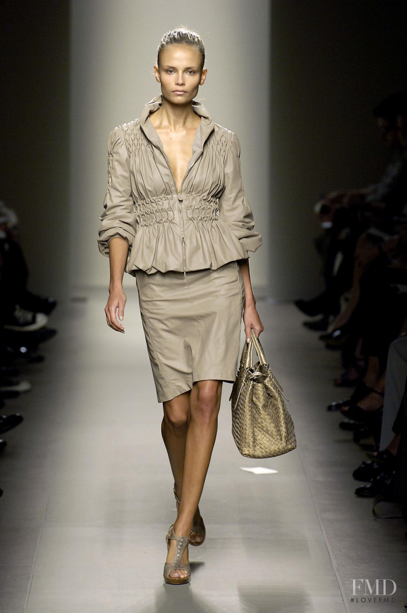 Natasha Poly featured in  the Bottega Veneta fashion show for Spring/Summer 2007