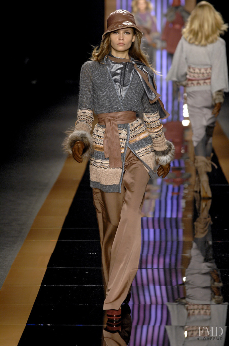Natasha Poly featured in  the Missoni fashion show for Autumn/Winter 2007