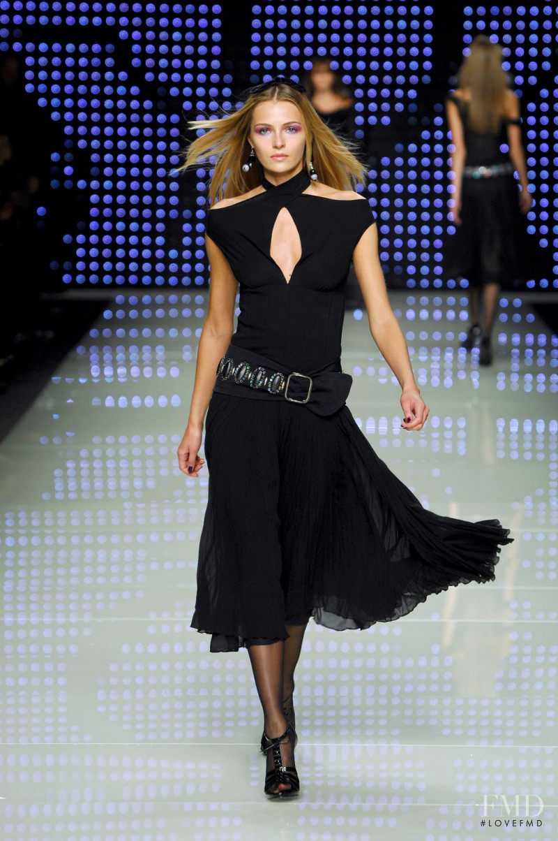Valentina Zelyaeva featured in  the roccobarocco fashion show for Autumn/Winter 2007