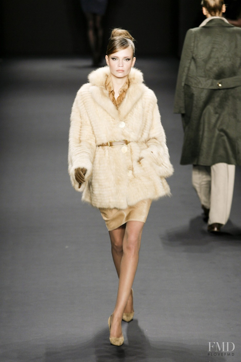 Natasha Poly featured in  the Bill Blass fashion show for Autumn/Winter 2007