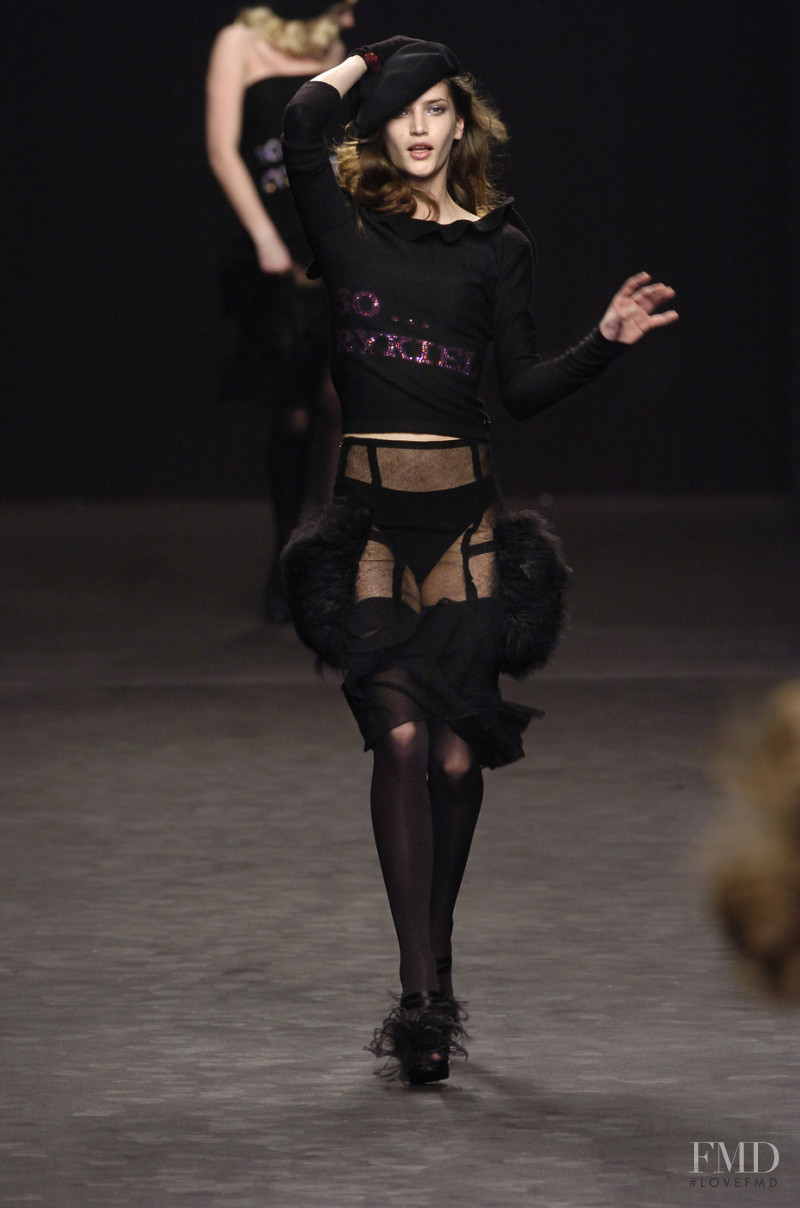 Natasha Poly featured in  the Sonia Rykiel fashion show for Autumn/Winter 2004