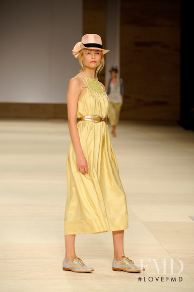 Natasha Poly featured in  the Maria Bonita Extra fashion show for Spring/Summer 2009