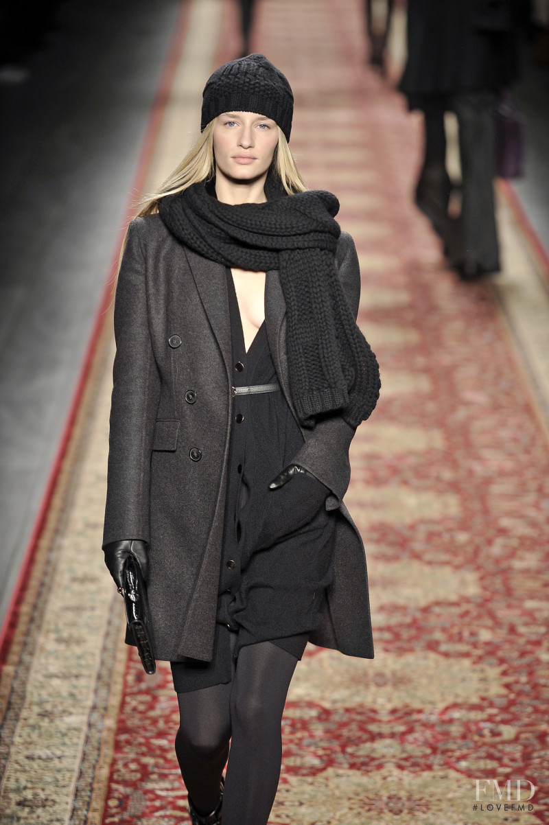 Linda Vojtova featured in  the Hermès fashion show for Autumn/Winter 2008