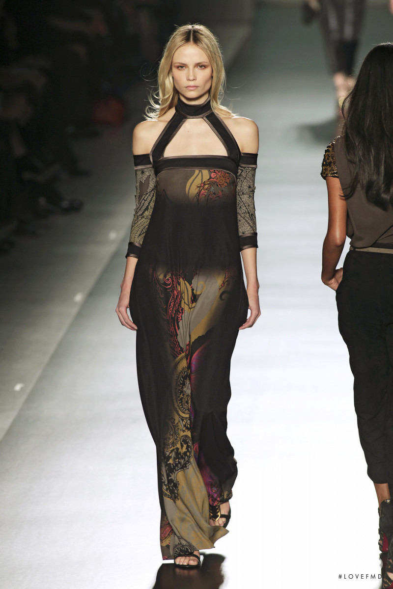 Natasha Poly featured in  the Etro fashion show for Autumn/Winter 2009