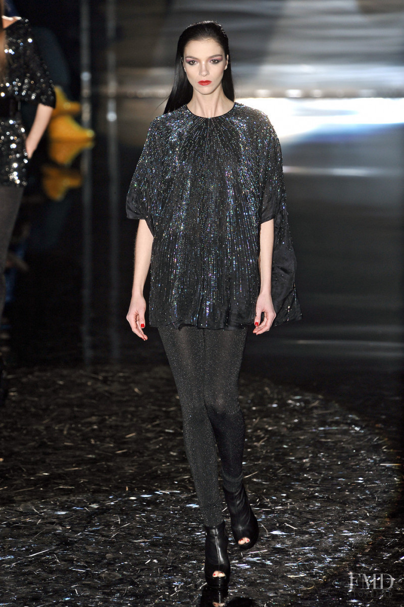 Mariacarla Boscono featured in  the Gucci fashion show for Autumn/Winter 2009