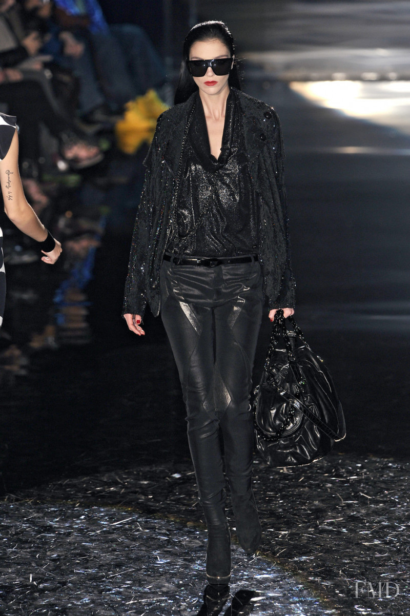 Mariacarla Boscono featured in  the Gucci fashion show for Autumn/Winter 2009