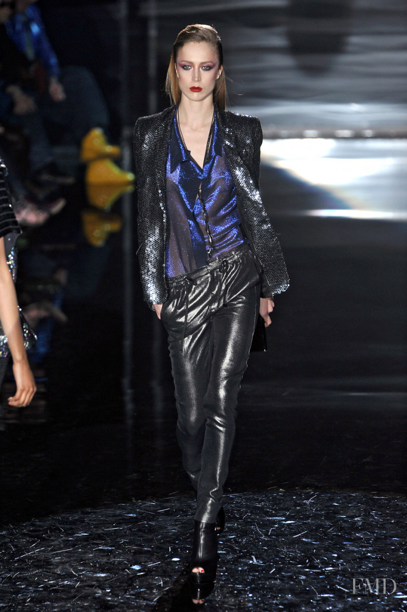 Raquel Zimmermann featured in  the Gucci fashion show for Autumn/Winter 2009