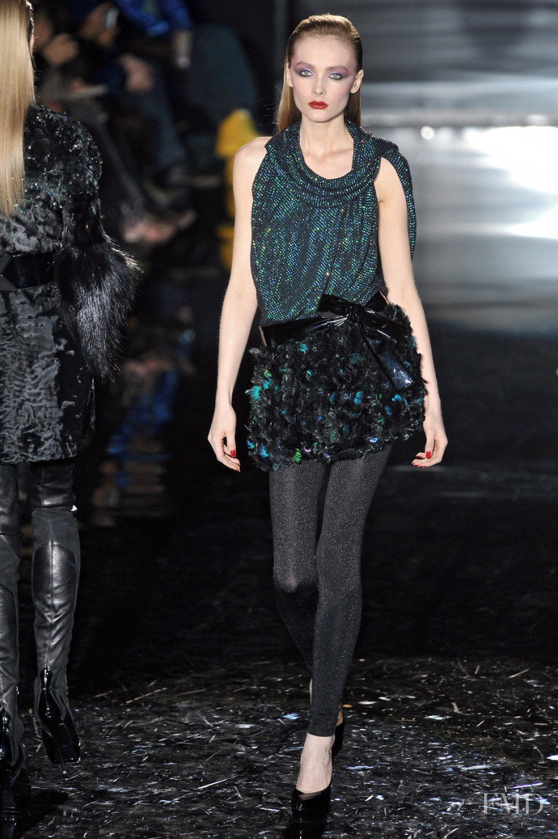 Snejana Onopka featured in  the Gucci fashion show for Autumn/Winter 2009