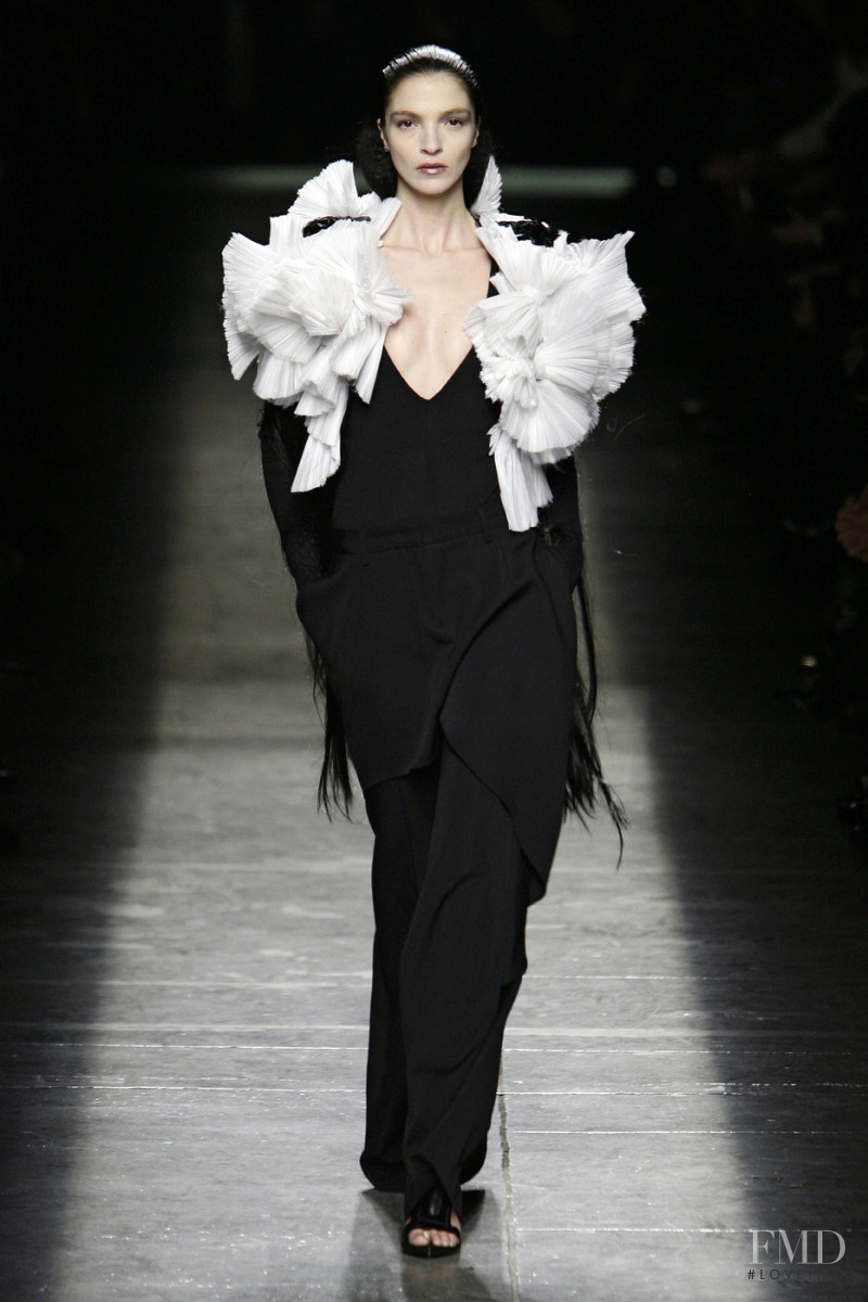 Mariacarla Boscono featured in  the Givenchy fashion show for Autumn/Winter 2009