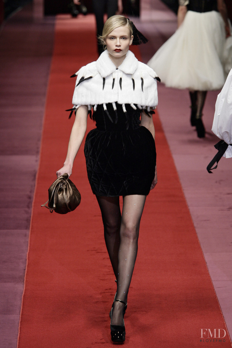 Natasha Poly featured in  the D&G fashion show for Autumn/Winter 2009
