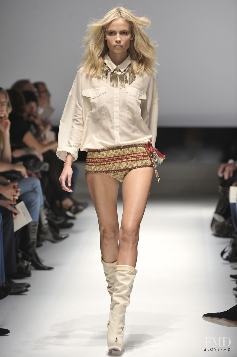 Natasha Poly featured in  the Alessandro Dell\'Acqua fashion show for Spring/Summer 2009