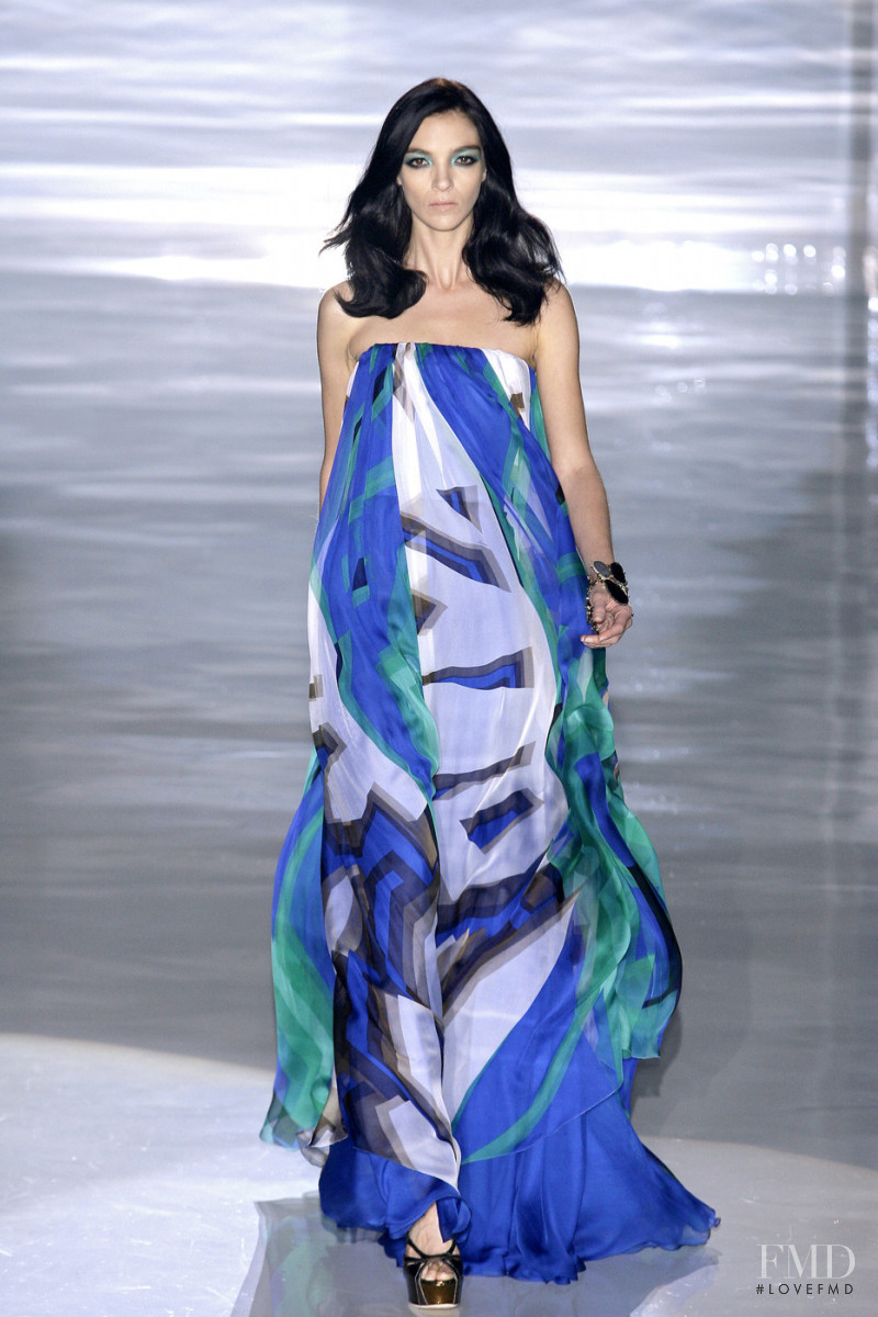 Mariacarla Boscono featured in  the Gucci fashion show for Spring/Summer 2009