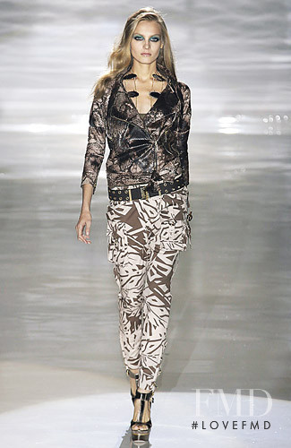 Anna Maria Jagodzinska featured in  the Gucci fashion show for Spring/Summer 2009