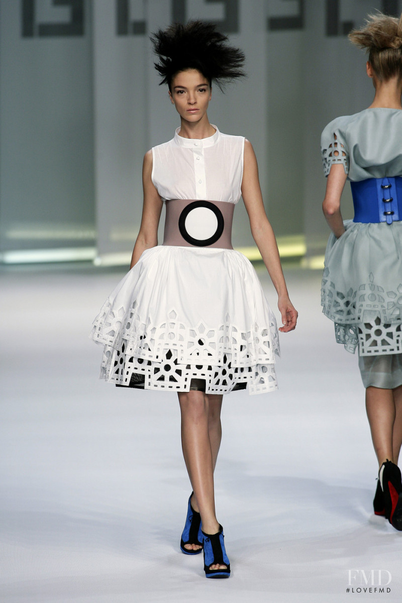 Mariacarla Boscono featured in  the Fendi fashion show for Spring/Summer 2009